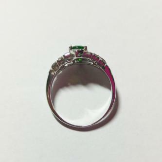 Elegant Tsavorite Ring with Diamonds