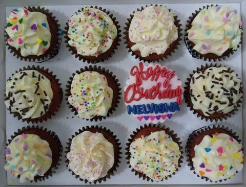 We offer cupcackes, customized cakes in Singapore